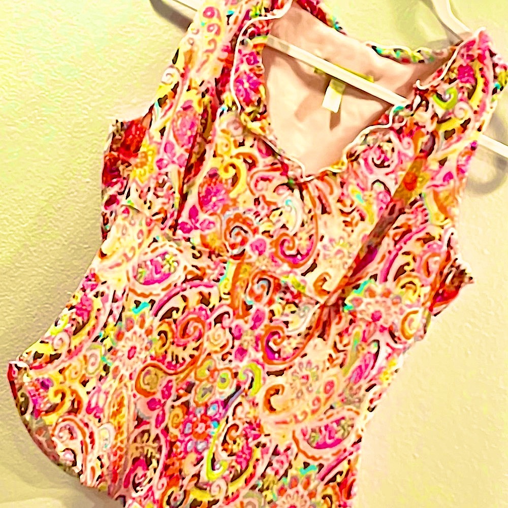 NWOT S Ruffled V Neck Paisley &Floral Bright Summer Top🌹